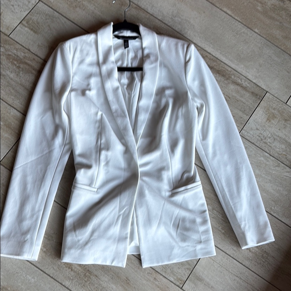 White House Black Market White Blazer Modern Tailored Fit